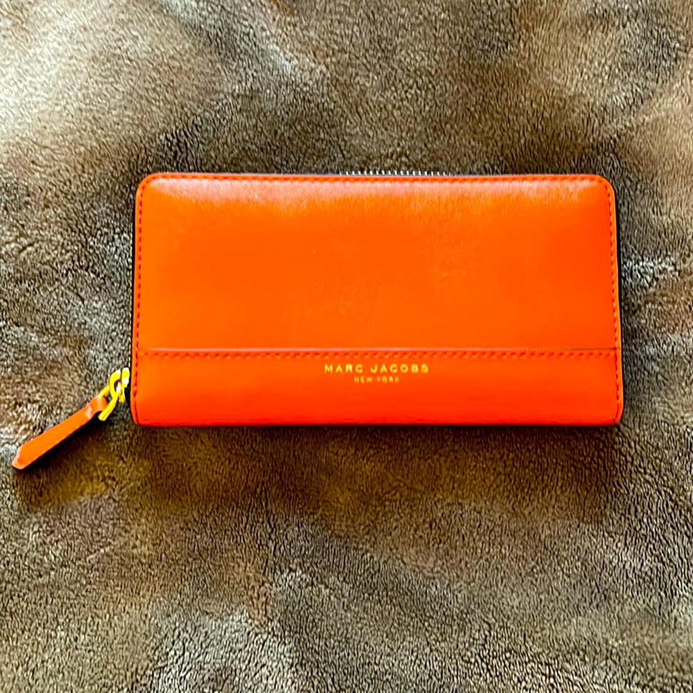 Marc Jacobs NWOT Orange Wallet with Gold Hardware